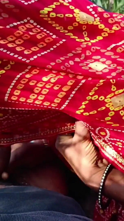 The brother-in-law thinks of sucking the cock in the mouth of the wheat field and hitting the ass of the outside brother-in-law. | Clip 2