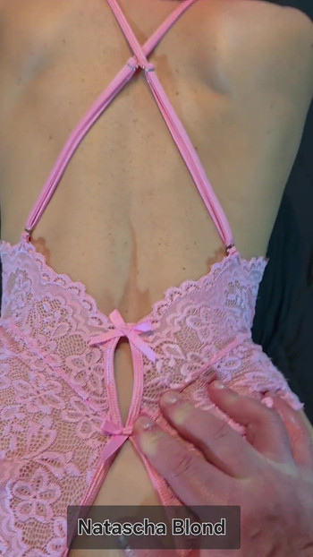 Nezaboravan trenutak iz "Natasche Blond napaljena krema u psećem stilu"