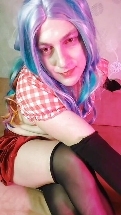 Sissy in Pinky Red Outfit