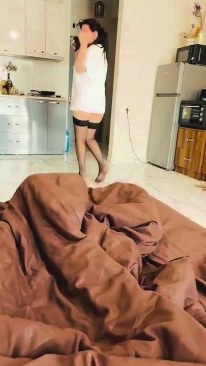 The milf in stockings gave me a blowjob and I inserted her cock right into her hairy pussy! | Clip 1