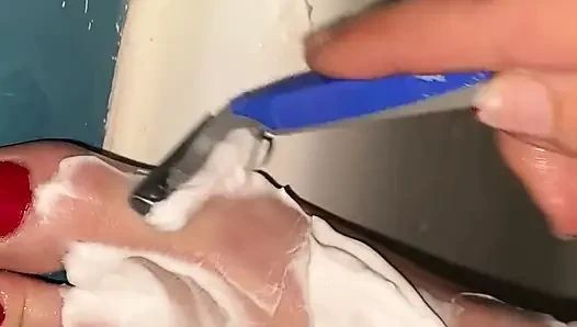 Cewek dengan lebat lagi cukur lebat - close up
