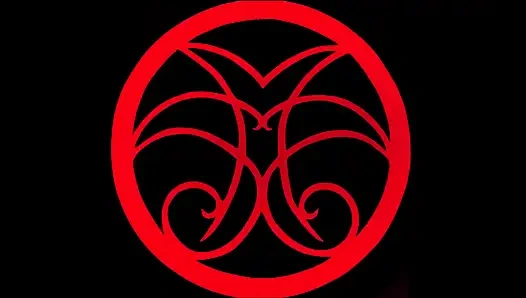 Mereka membuatku muncrat begitu keras dengan handjob dan blowjob yang luar biasa