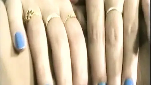 Крошка-блондинка Становится На Колени, Чтобы Сосать Член, Затем Жестко Долбят