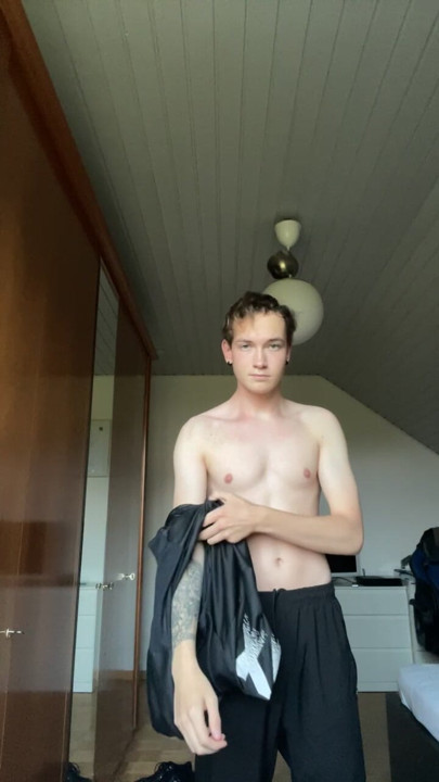 Fabian Kelih lagi buka baju