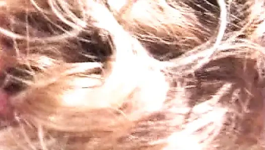 Sevimli lezbiyen gençler eğlenmek ve birbirlerini yalamak için burada