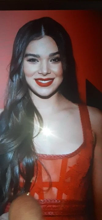 Hailee Steinfield cum tribute