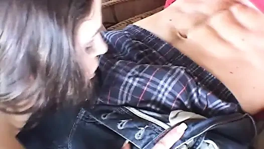 Putri lidah yang ditindik membuat tenggelam yang gemuk