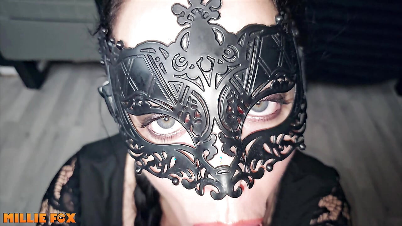 Tante seksi ini telan sperma banyak banget - millie fox