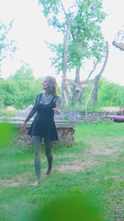 Inked mädchen in Mayhem Squirting sexory mit Analficken, blowjobs und Doppelpenetration!