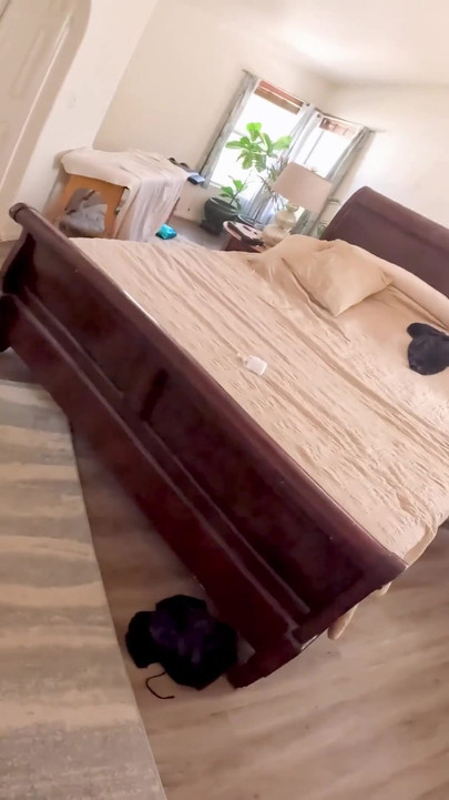 Gehandelte ehefrauen nehmen es in beide löcher | Clip 1