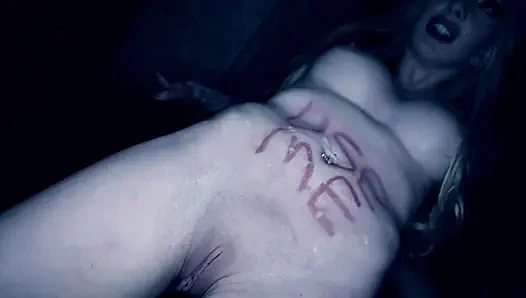 Cewek hot rambut pirang lagi asik ngentot kontol besar sampai mengerang keenakan