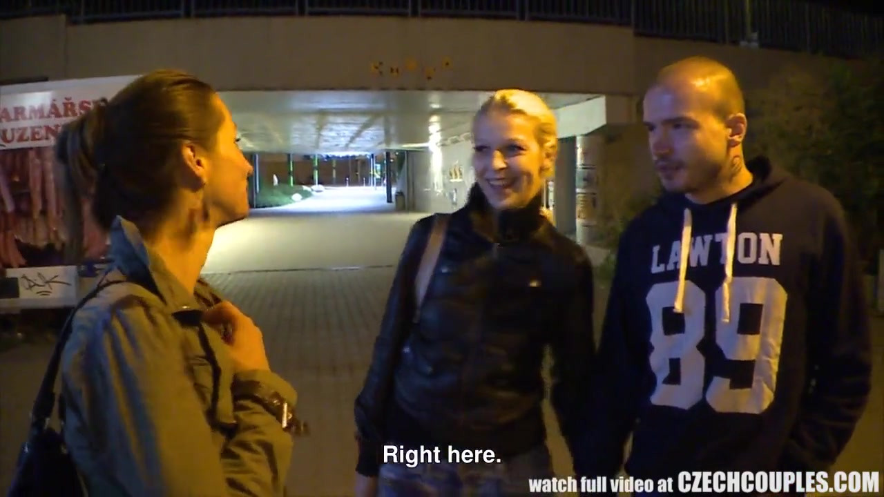 Gf交換のためにお金を稼ぐ美しいチェコ人ペア