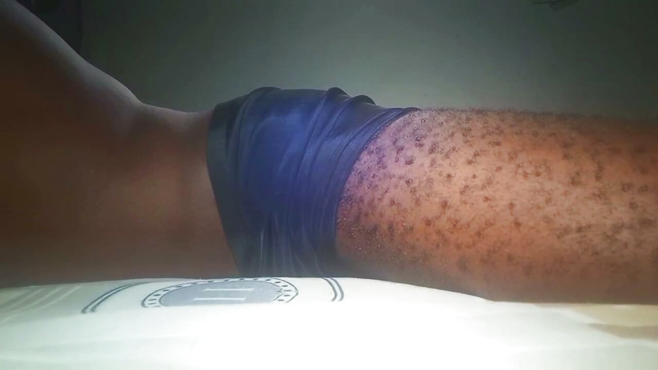 극한의 허밍, 단단하고 맥박치는 거대한 흑자지가 거대한 정액을 뿜어내며 자위하며 신음한다