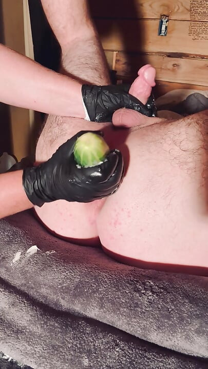 Gefistete gurke, riesiges spielzeug