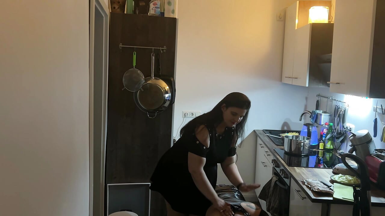 Fetish Lofts Kochsession mit TV-sklaven teil 2-4.