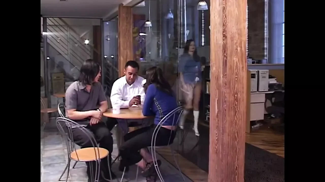 Tòa soạn khỏa thân