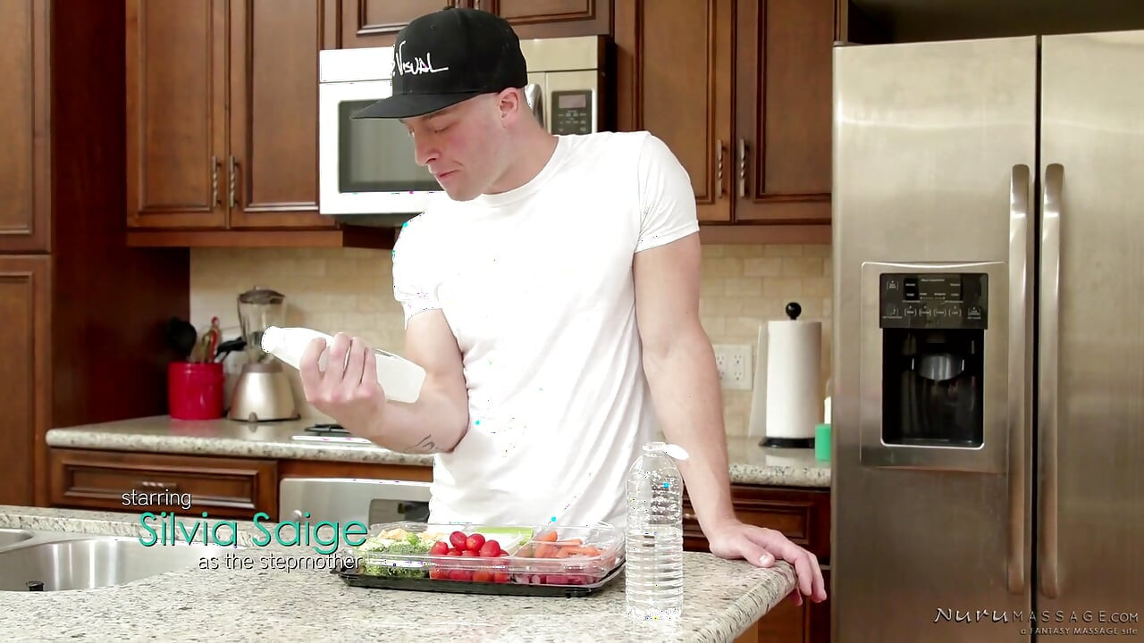 Cycata macocha Silvia Saige przyłapana na nuru masaż sekret