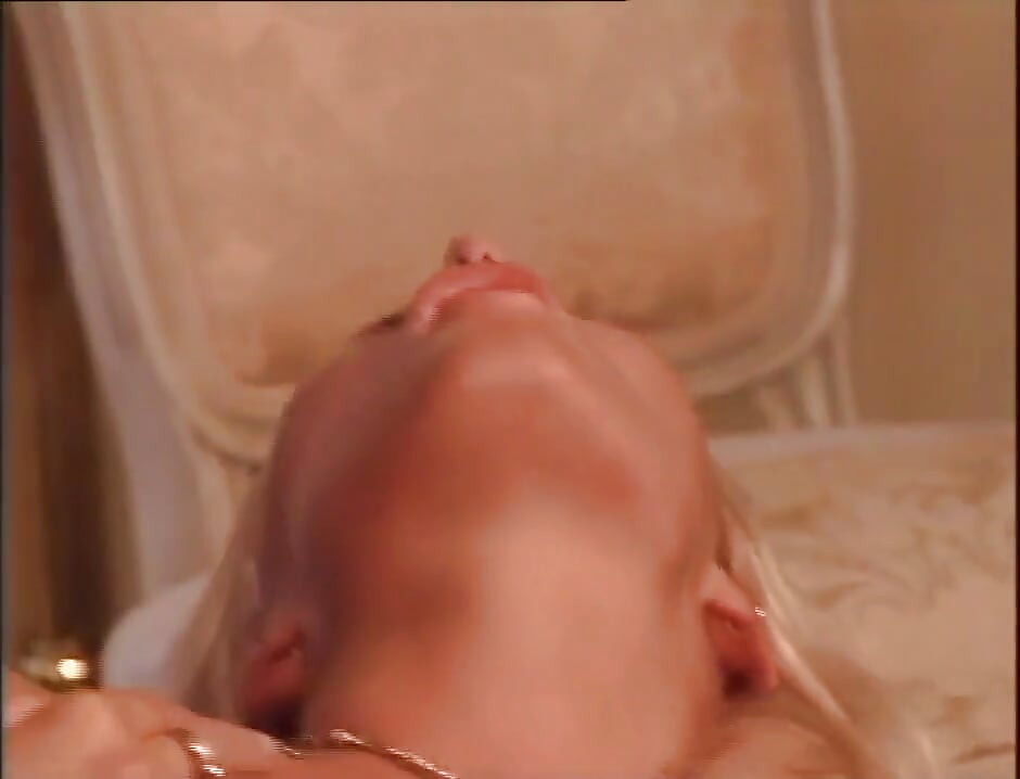 Stunning Vintage Blonde Slut of the Eighties Gives a Tasty Blowjob to a Big Hard Cock