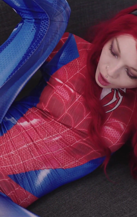 Γυναίκα αράχνη και οι υγρές τρύπες αράχνης της. Κρέμα σφυριού του Thor