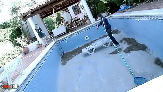 Brezilyalı eris maximo sakso ve havuz çocuğuyla yüze boşalma - sert seks