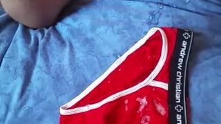 Berlín twinks se corren en ropa interior después de masturbarse