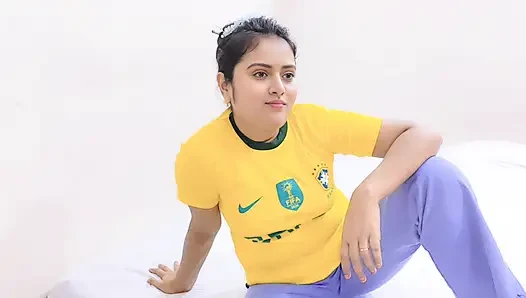 Kakak tiri meniduri saudara tirinya yang cantik sambil bertaruh pada permainan sepak bola. (Video lengkap bahasa bangla)