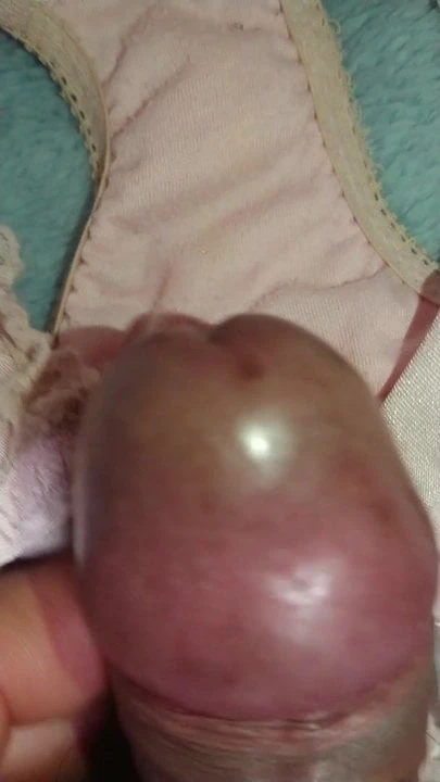Sborra sulle mutandine della sorella della moglie