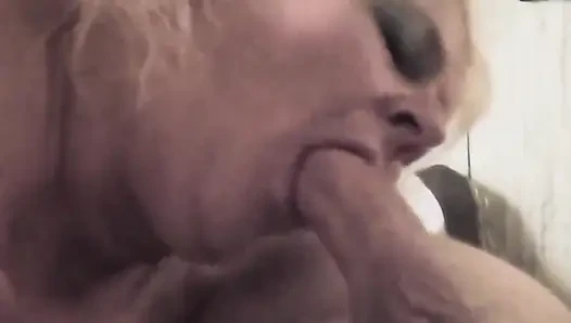 Nyepong kontol berujung ngentot memek becekku