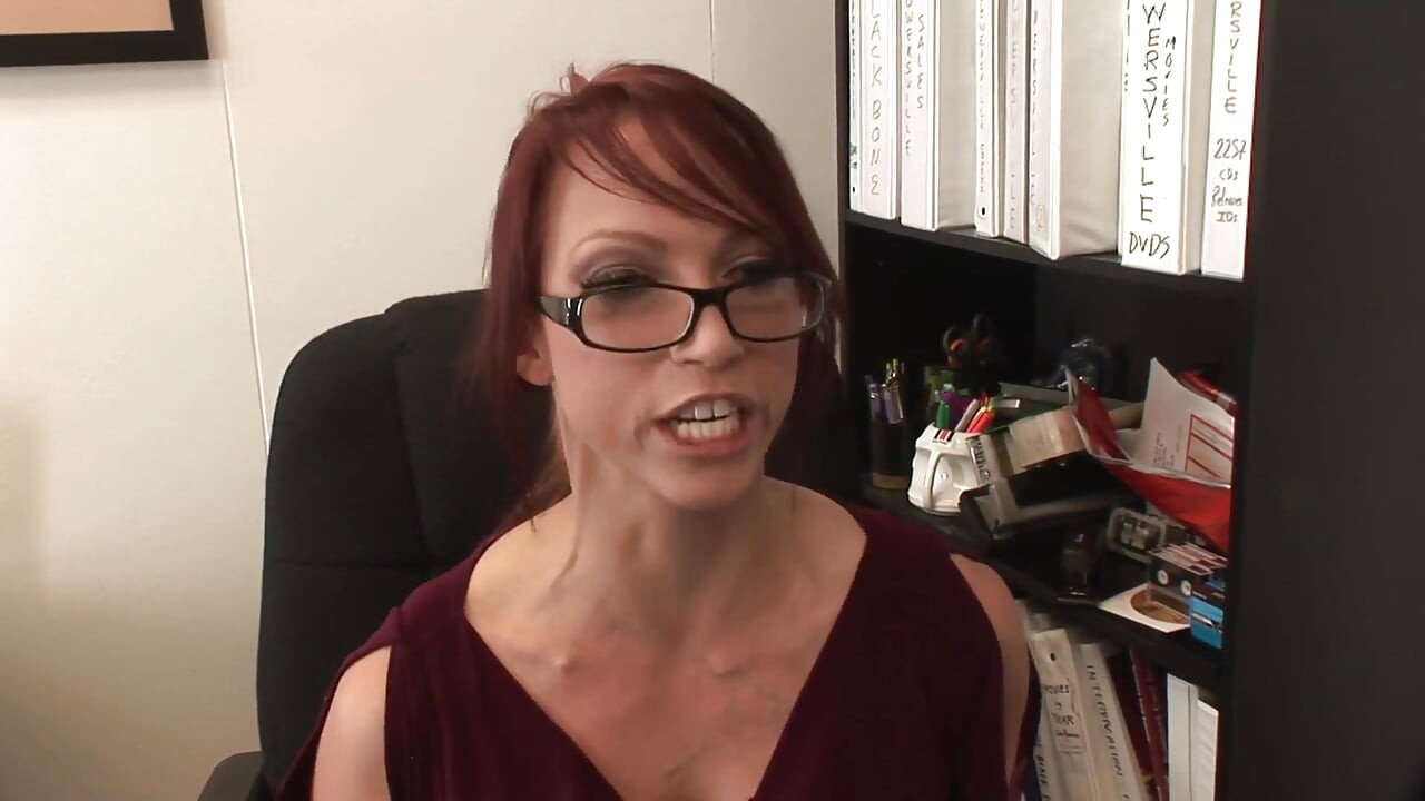 Ošklivá zrzka MILF tvrdě ošukaná