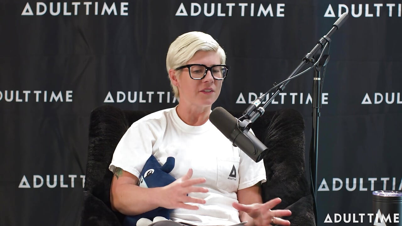 Cami Strella superviviente de un culto, fama de tiktok y no monogamia | el podcast de tiempo para adultos