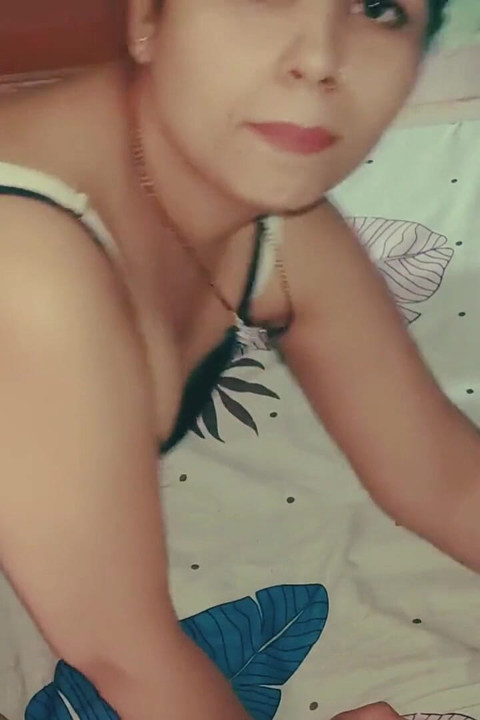 印度愛大黑，接受我邀請她去她的臥室，而她