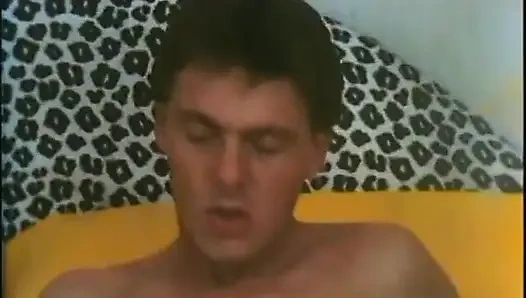 Retro Bordell-schätzchen Lutschen Und Ficken Leidenschaftlich