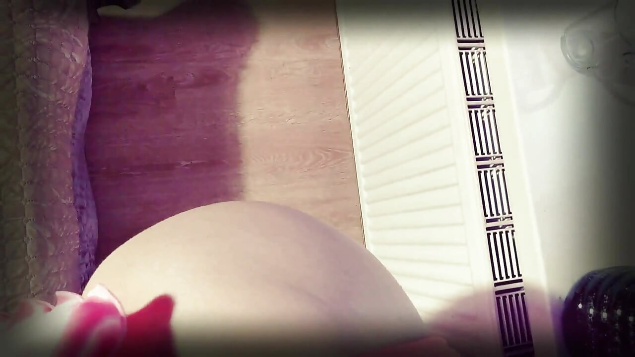Russische milf toont intieme plaatsen. Grote vlezige harige lippen - Ginnagg