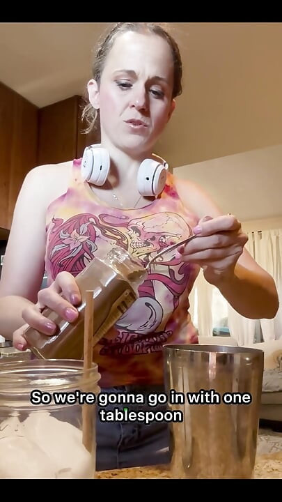 당신의 여자 Suzy Wylde와 아이스 커피 해킹