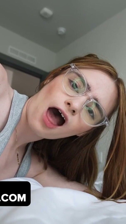 Enteada ruiva com aparelho Reese Robbins é gozada por padrasto pervertido - dadcrush | Clipe 3