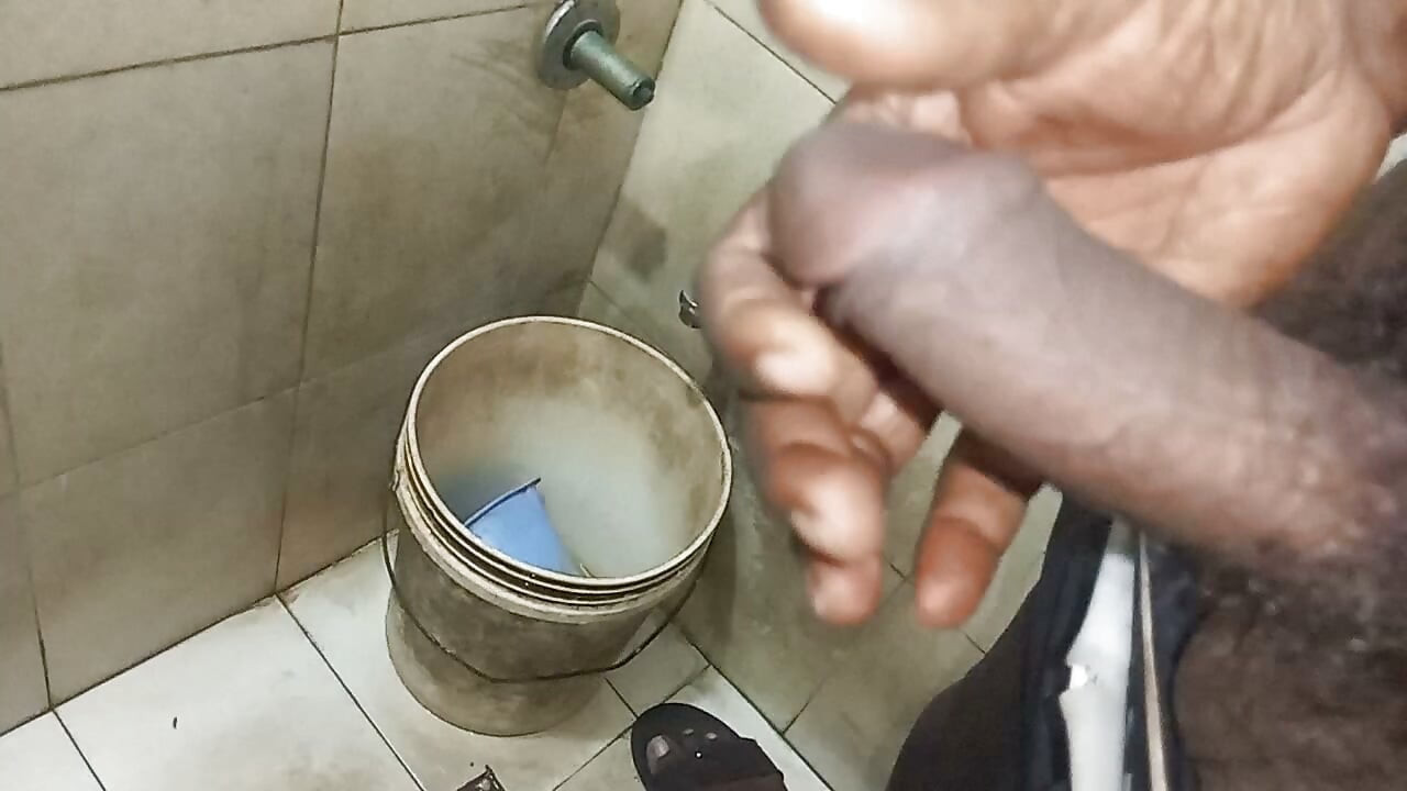 Ma femme desi baise la chatte dans la nature dans un hôtel