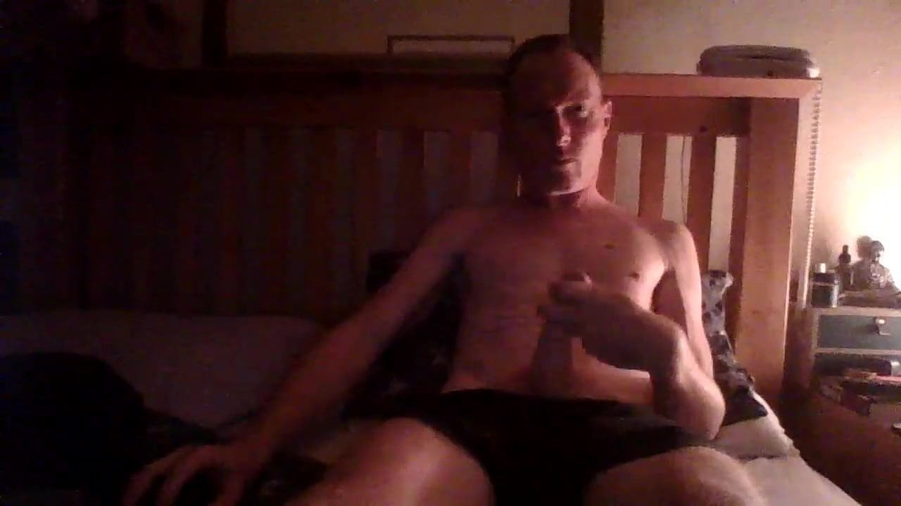 I love watching my own porn in bed and wanking til I cum.