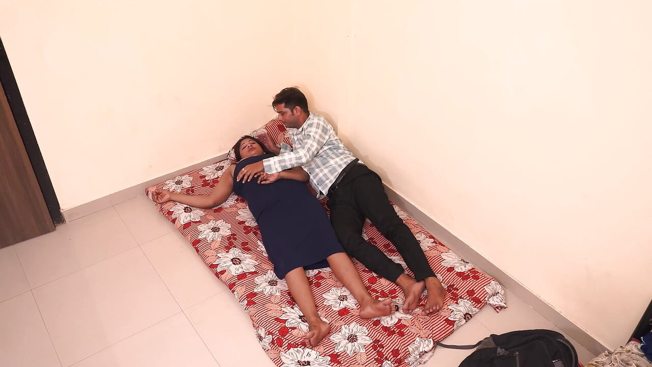 First time sex Gaon se aye the Shaher hotel book kiya room me laga tha camera dono ne   clear hindi sex kiya or  ban gaya mms hardcore sex