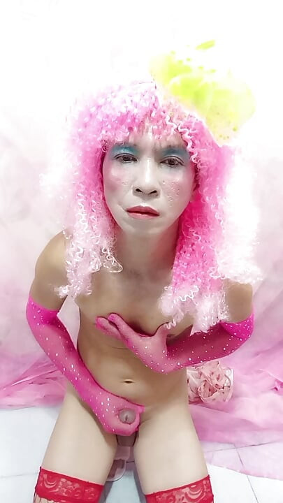 Oanh Le transgenre portant des vêtements sexy