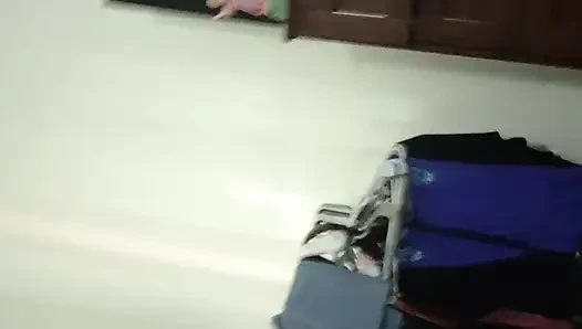 Büyük zenci yarağı boşalması gereken spor salonundan sonra kalın ve azgın