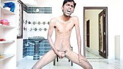 Rajesh montre son cul, son cul, des gémissements et une vidéo d'éjac