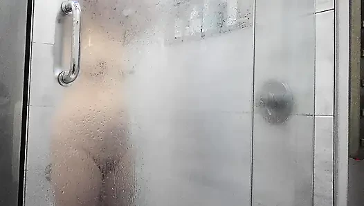 Die duschszene mit der asiatischen stieftochter Erin Luvin und ihren schönen langen nippeln von andrewtatt