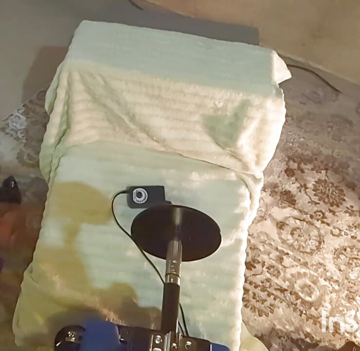 露出の多いランジェリーファットディルド