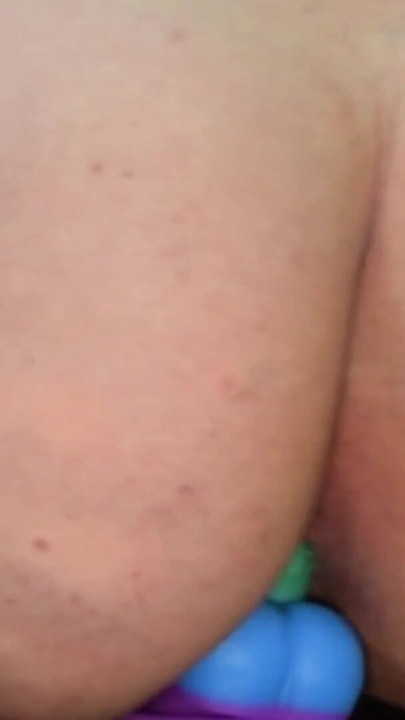 Zapanjujući trenutak iz "Trans navijačice s velikom guzicom koja jaše dildo"