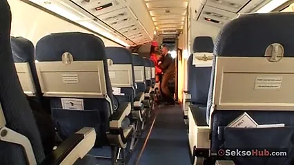 巴黎到纽约，空姐