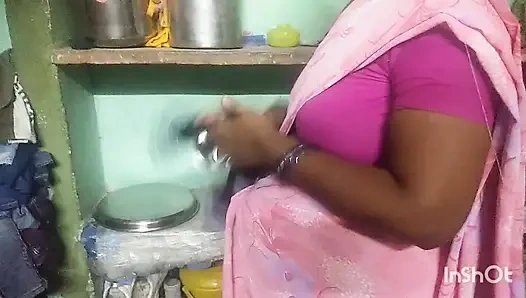 Büyük memeli evli Hintli evli kadın sert sikişiyor