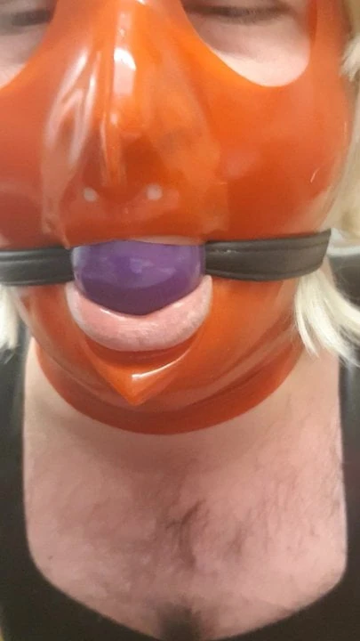 use my 38mm purple ballgag with a red latex mssk