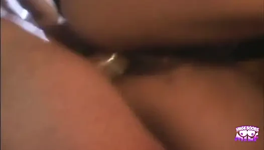 Memiliki si rambut cokelat yang cantik di sekitar terlalu banyak godaan untuk menangani