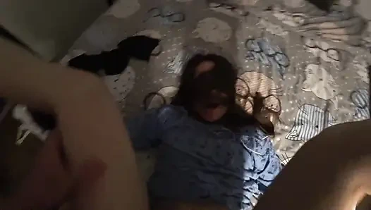 Gerçek aldatma. Arkadaşlarım sırayla karımı götten sikiyor