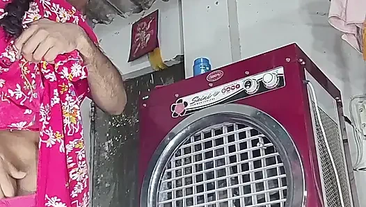 Arsch-muschi ficken, muschi lutschen, brüste lutschen, milch aus der brust lutschen und auf dem schwanz im doggystyle sitzen und direkt auf Hindi-audio liegend